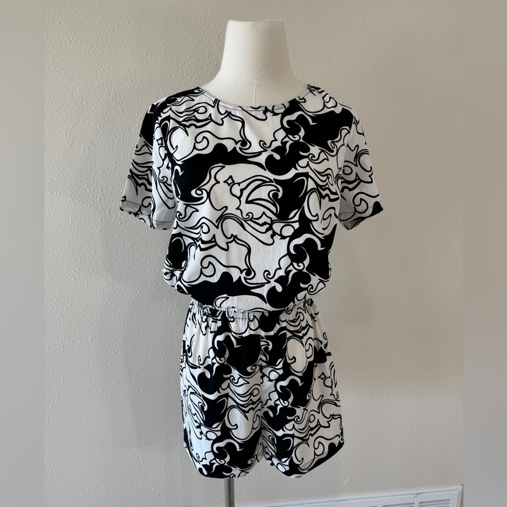 NWOT Walter Baker Black/White Print Romper, MEDIUM